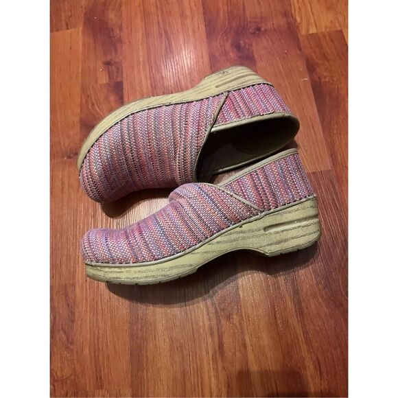 DANSKO Canvas Pro Red Textured clogs size 38/ us size 8. - Picture 9 of 15